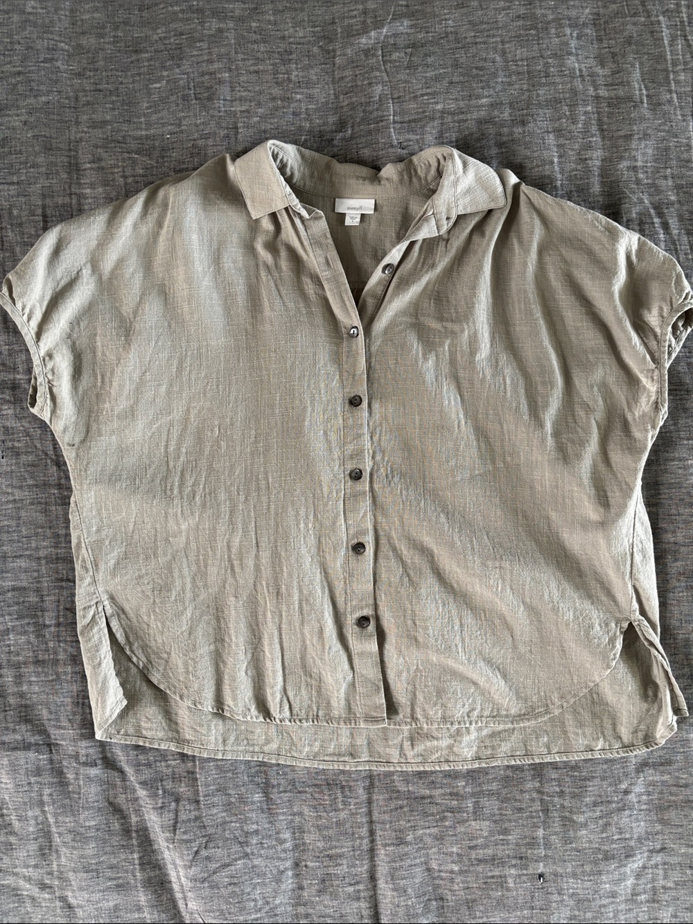 Relaxed Short-Sleeve Button-Down Shirt in Olive